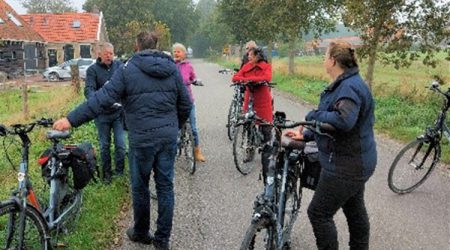 Raadsleden DFM fietsen rûntsje Tsjûkemar